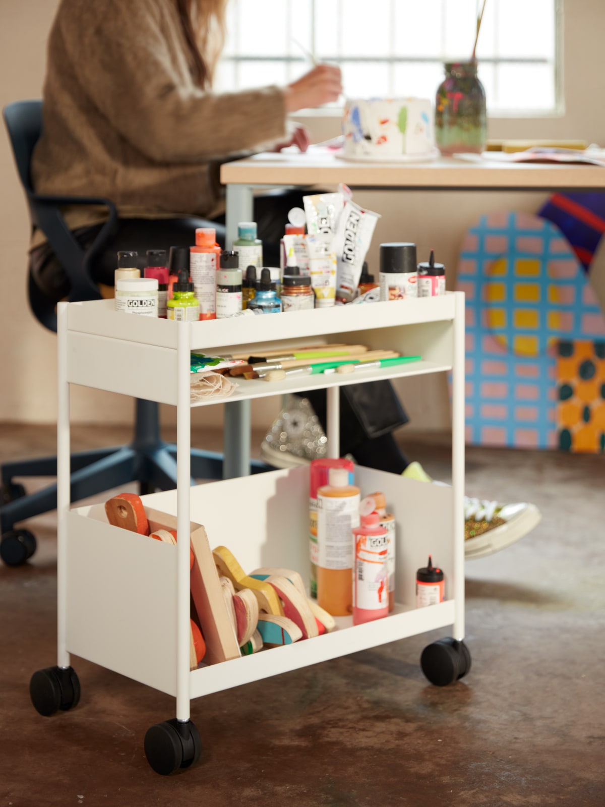 An OE1 Trolley full of Kindah Khalidy's art supplies.