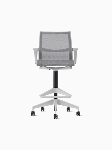 Front view of a Setu Stool with fixed arms, a light grey frame, silver alloy base and light grey suspension.